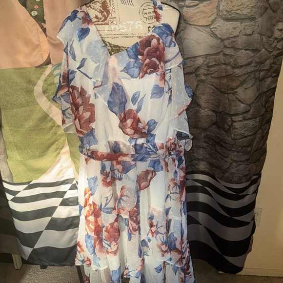 ✨PRICE REDUCTION✨Lane Bryant White Floral Pattern of Mauves & Blues Single strap - Picture 1 of 6